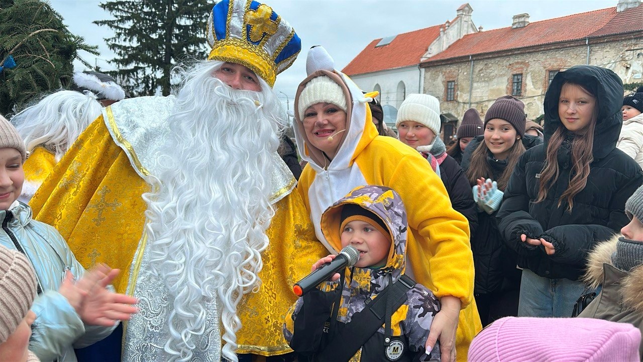 Всупереч тривогам: у Старокостянтинові відкрилася Резиденція Святого Миколая