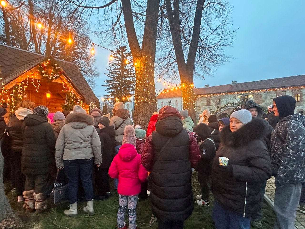 Всупереч тривогам: у Старокостянтинові відкрилася Резиденція Святого Миколая