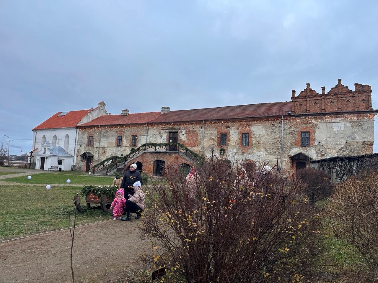 Всупереч тривогам: у Старокостянтинові відкрилася Резиденція Святого Миколая