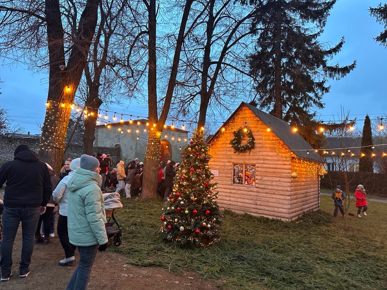 Всупереч тривогам: у Старокостянтинові відкрилася Резиденція Святого Миколая