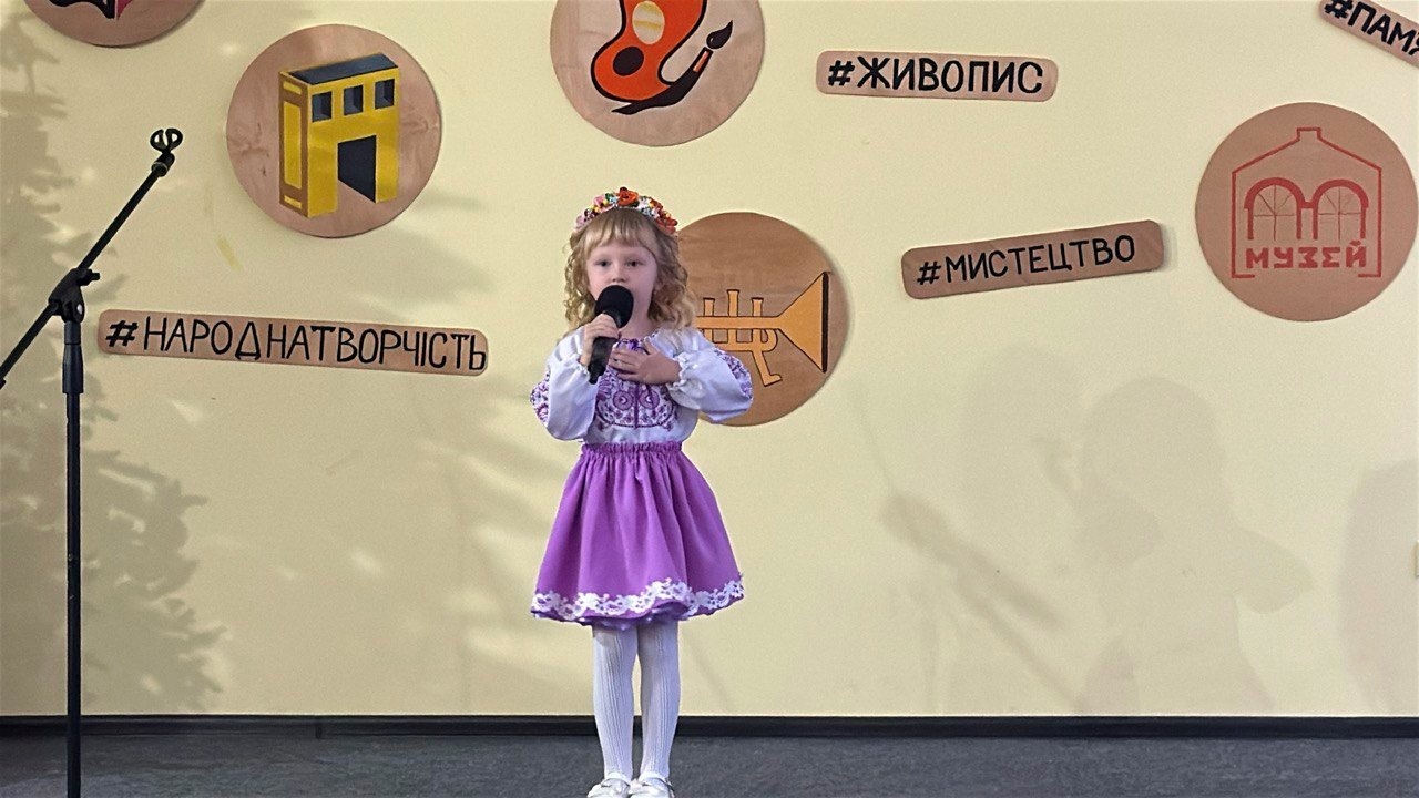 Старокостянтинівці співають про незламність: фестиваль «Ми – Українці» зібрав голоси всієї громади