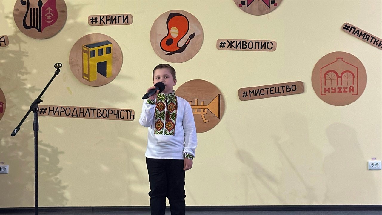 Старокостянтинівці співають про незламність: фестиваль «Ми – Українці» зібрав голоси всієї громади