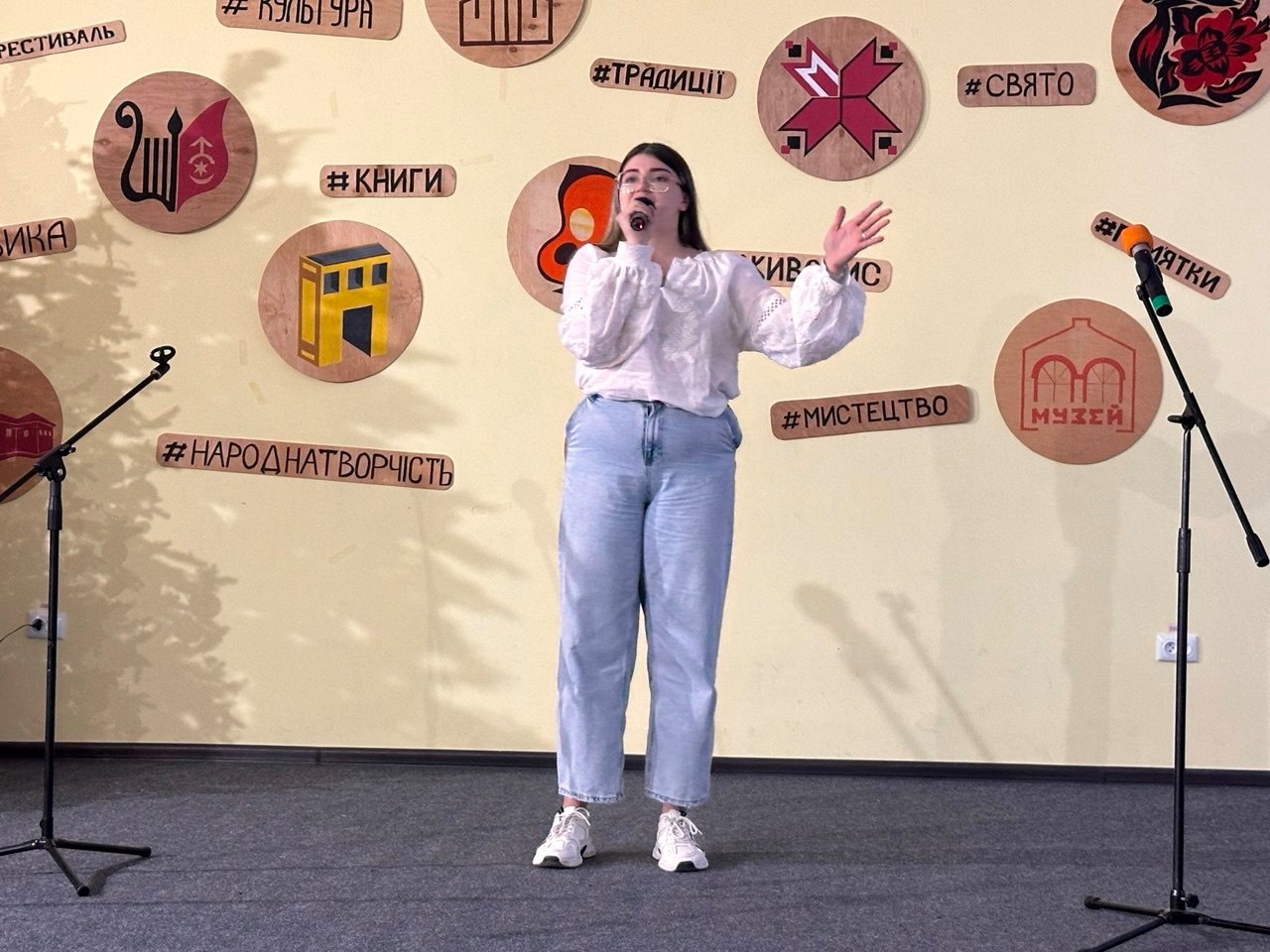 Старокостянтинівці співають про незламність: фестиваль «Ми – Українці» зібрав голоси всієї громади