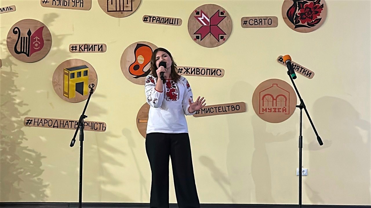 Старокостянтинівці співають про незламність: фестиваль «Ми – Українці» зібрав голоси всієї громади