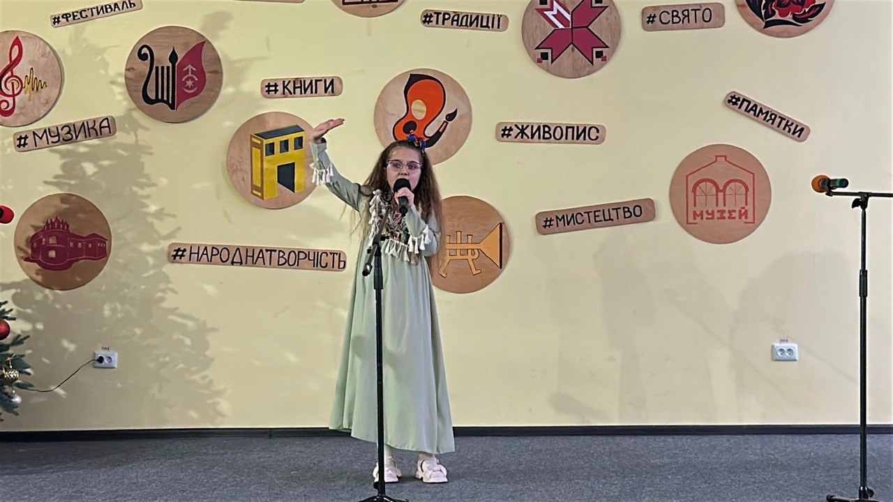 Старокостянтинівці співають про незламність: фестиваль «Ми – Українці» зібрав голоси всієї громади