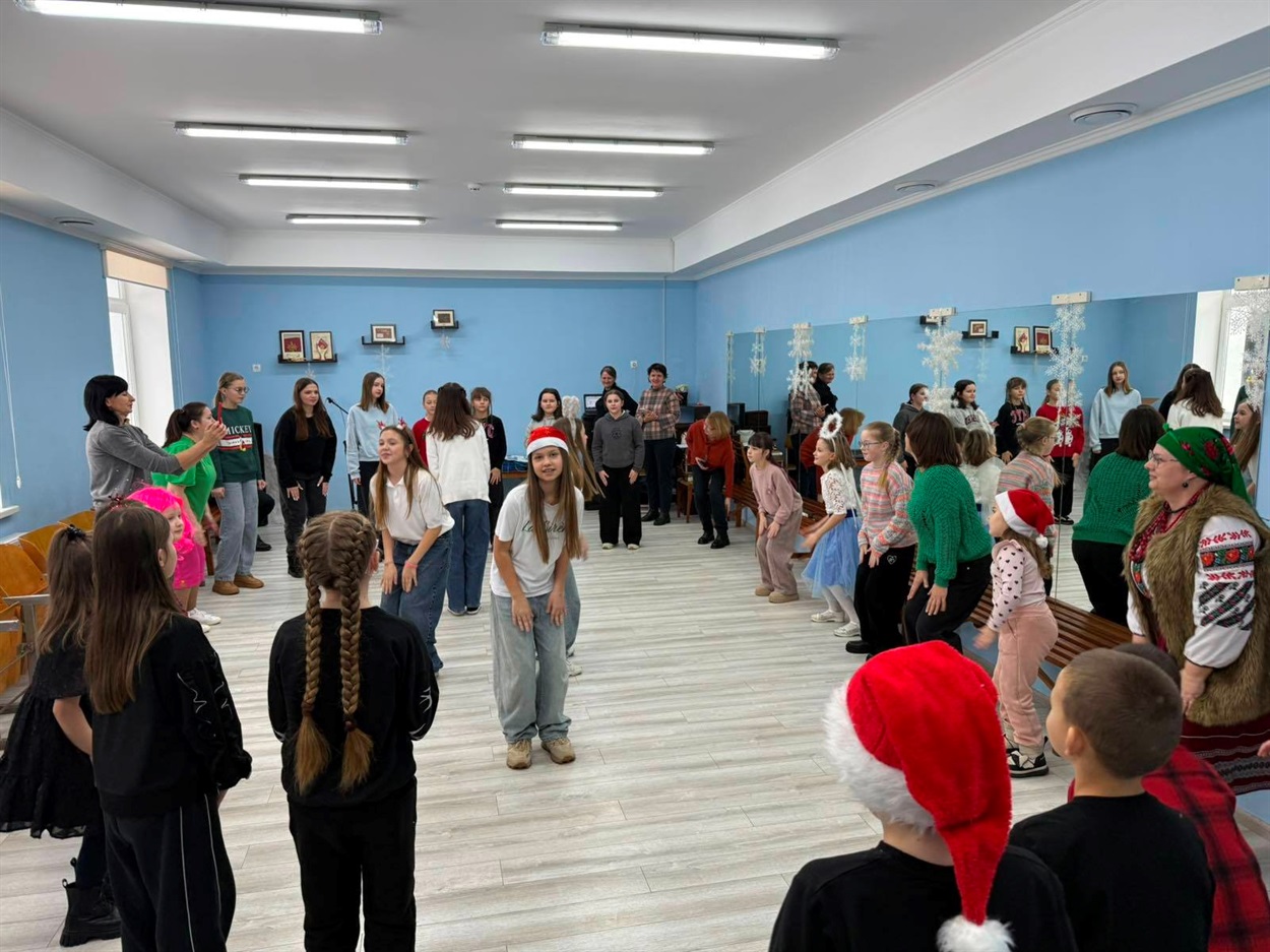 Новорічні дива у Старокостянтинові: дитячі усмішки запалили у Центрі творчості