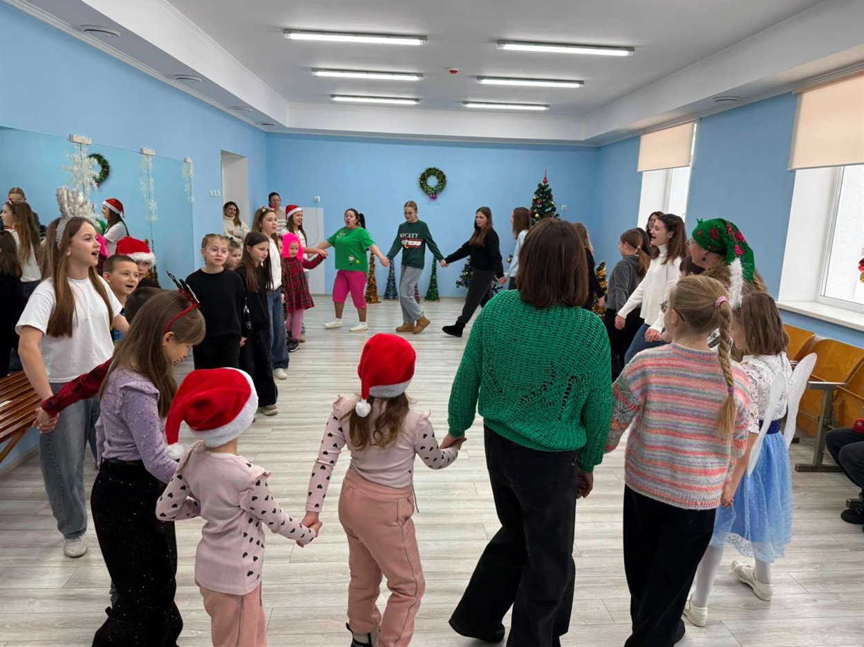 Новорічні дива у Старокостянтинові: дитячі усмішки запалили у Центрі творчості