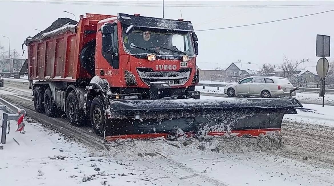 Через сильну негоду на Хмельниччині розпочав роботу штаб з ліквідації наслідків на дорогах