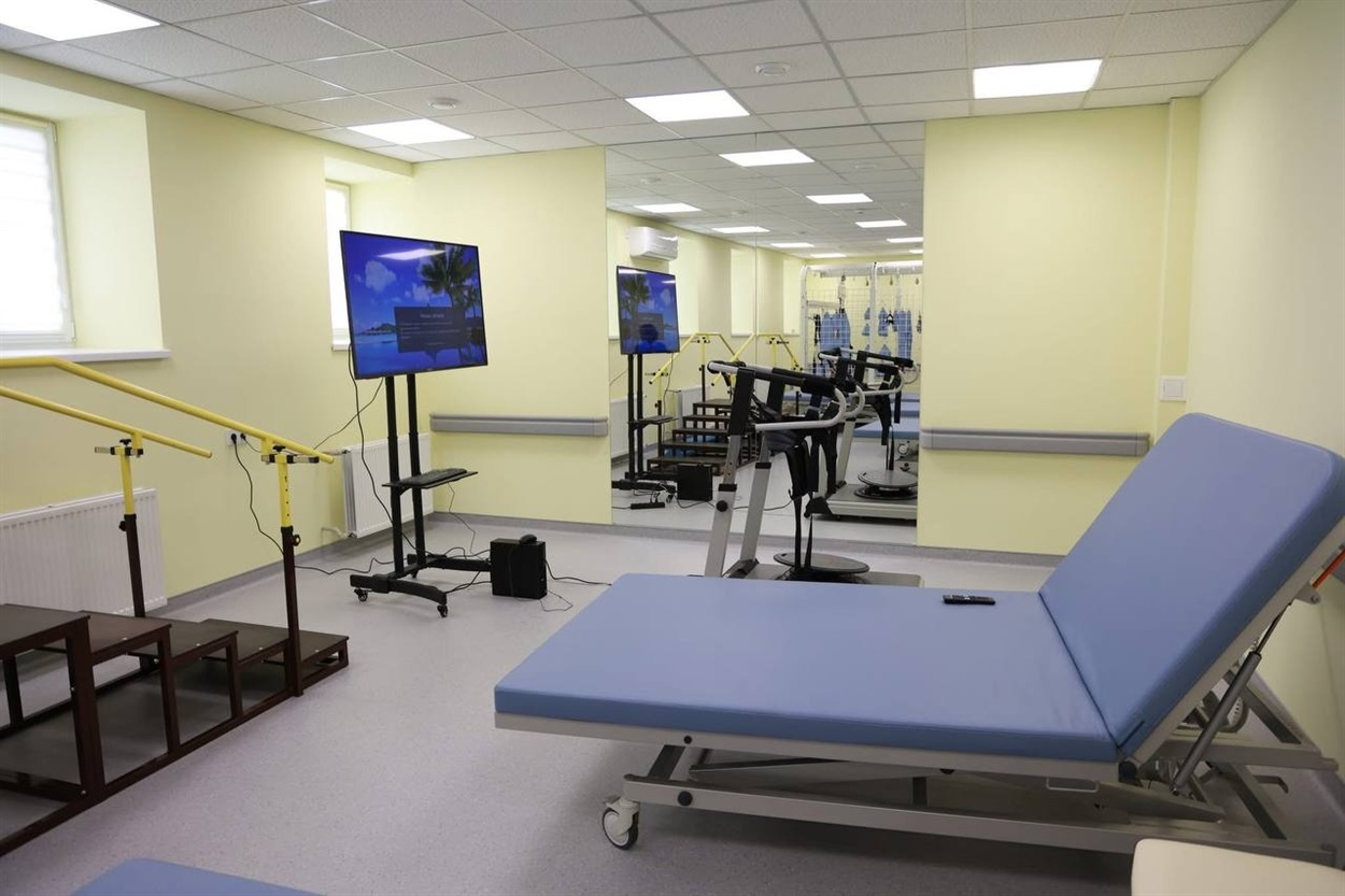 У Хмельницькій обласній лікарні відкрили реабілітаційне відділення за участі міністра Ляшка