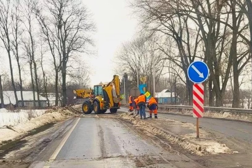 Автошляхи Хмельниччини готують до різкого похолодання