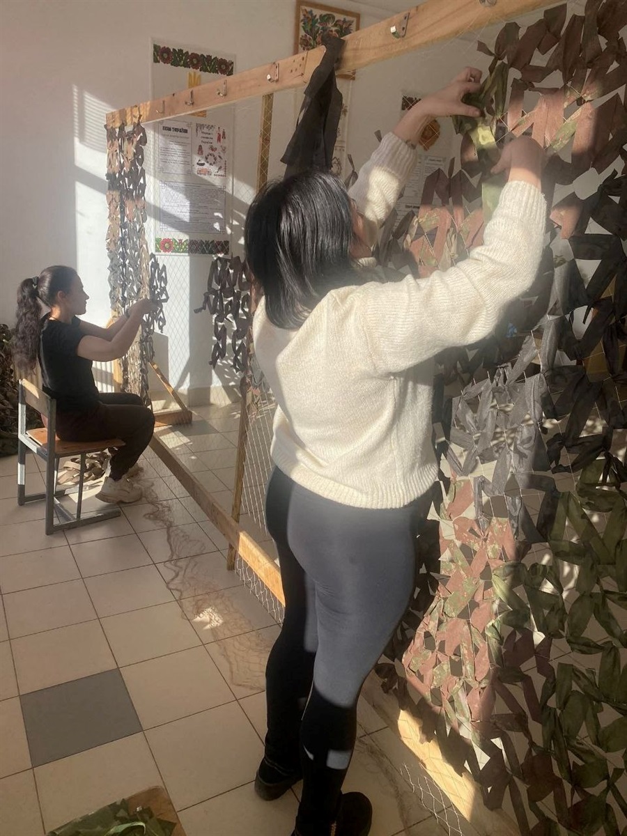 Новини Старокостянтинівщини. Нові сітки для фронту, англомовні книги і бібліотеці, серця власноруч