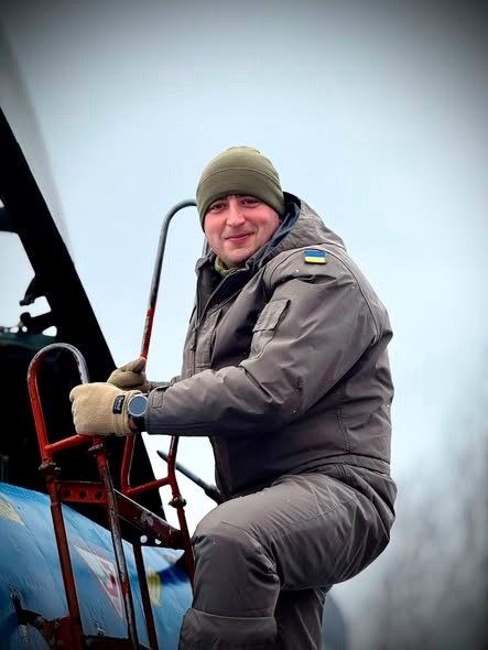 Гул літаків як саундтрек життя: як дитяча мрія хлопця зі Старокостянтинова стала реальністю