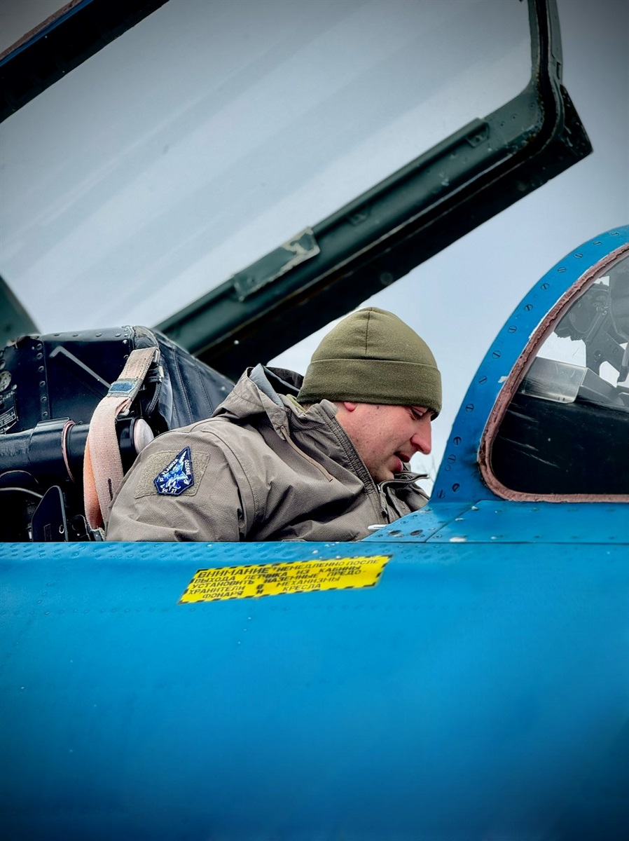 Гул літаків як саундтрек життя: як дитяча мрія хлопця зі Старокостянтинова стала реальністю