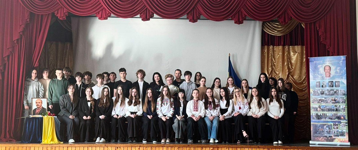 У Старокостянтинівському НВК вшанували Героїв Небесної Сотні та полеглих захисників