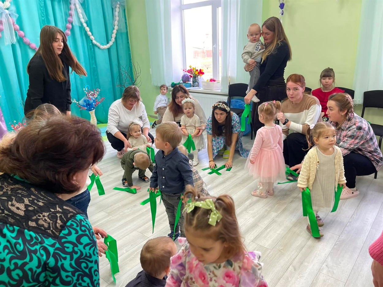 Тепла родинна атмосфера та дитячі усмішки: у Центрі раннього розвитку відбулося свято весни