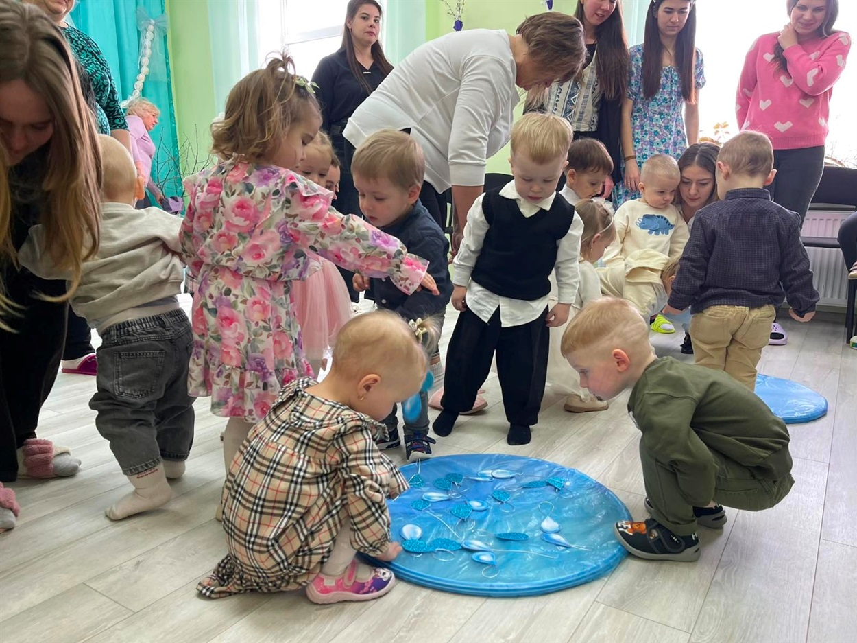 Тепла родинна атмосфера та дитячі усмішки: у Центрі раннього розвитку відбулося свято весни