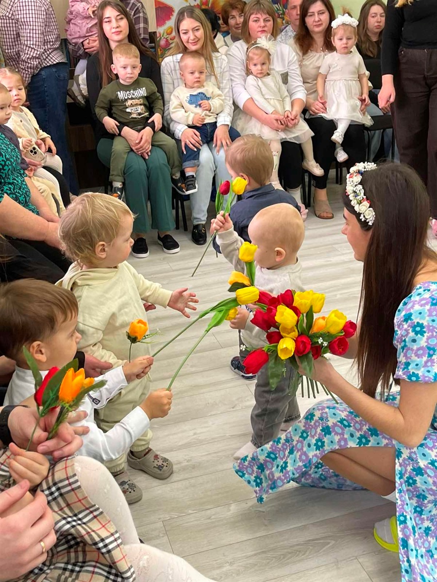 Тепла родинна атмосфера та дитячі усмішки: у Центрі раннього розвитку відбулося свято весни