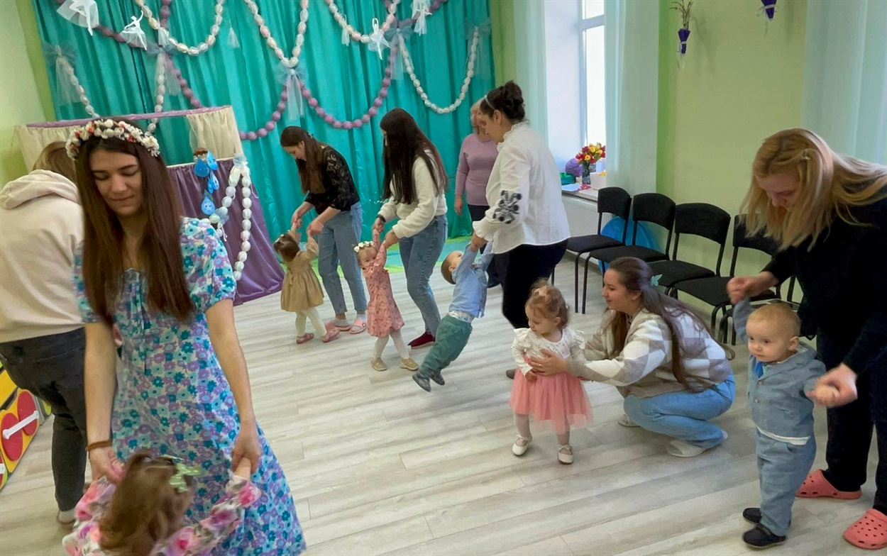 Тепла родинна атмосфера та дитячі усмішки: у Центрі раннього розвитку відбулося свято весни