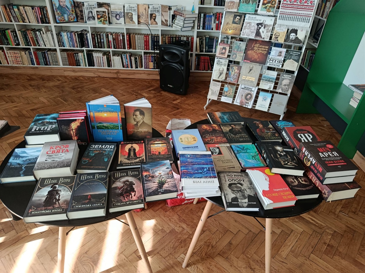 Українська книга, що відроджується: у бібліотеці пройшла зустріч з Володимиром Шовкошитним