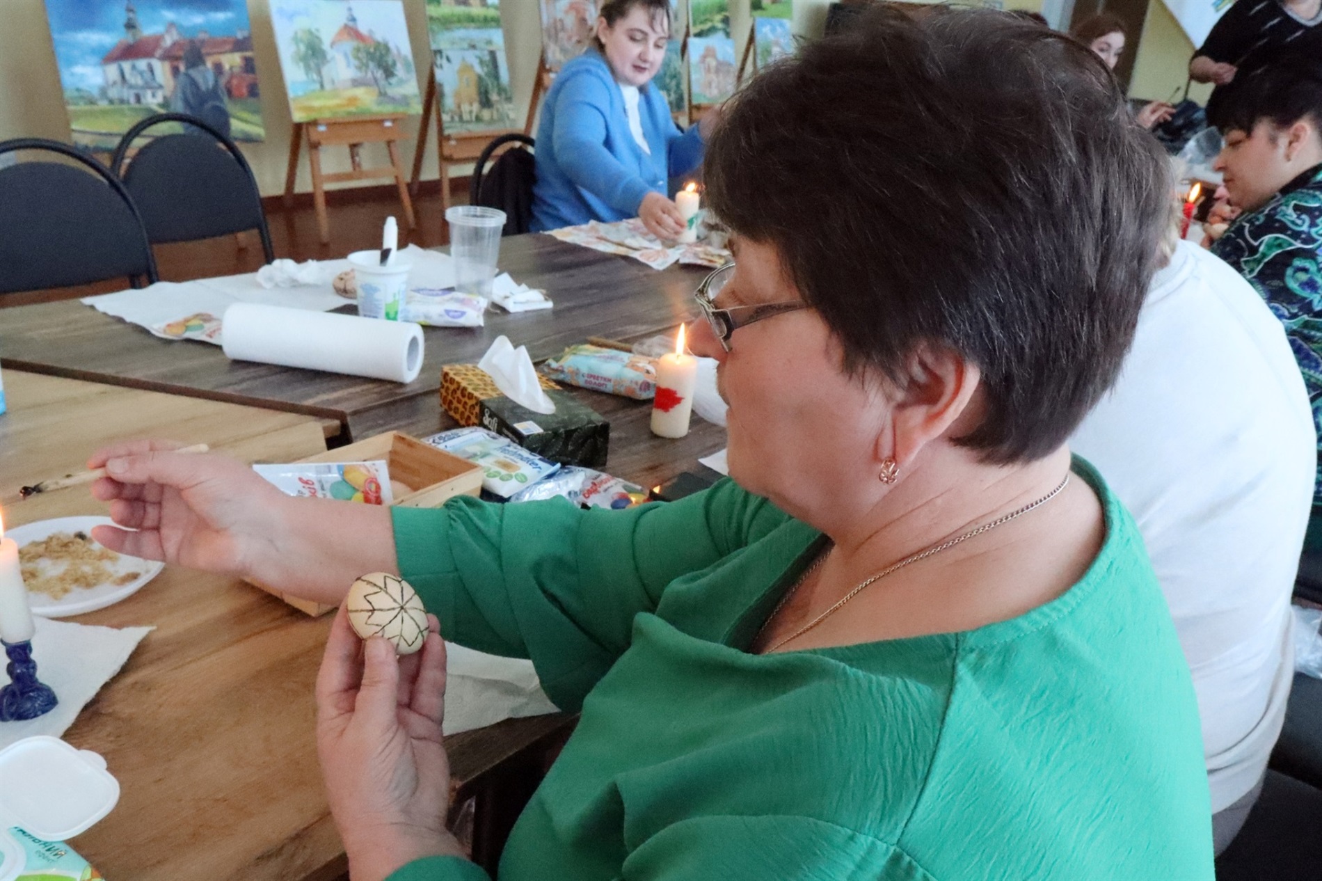 У громаді готуються до Великодня: проводять майстер-класи з писанкарства та самчиківського розпису