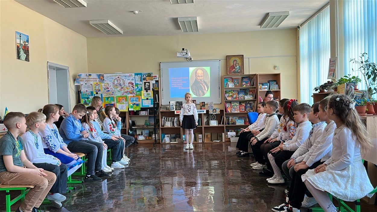 Як звучало слово Кобзаря: у Старокостянтинівському НВК провели теплий шевченківський захід