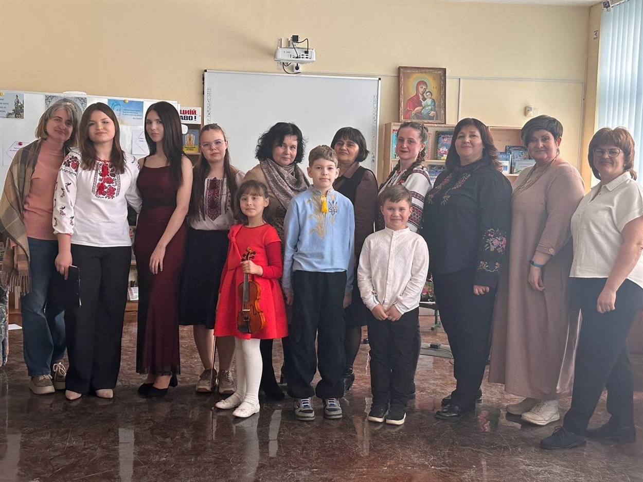 Новини Старокостянтинівщини. Фотовиставка, викрадене авто, перфоманс, ярмарок, зустрічі та перемоги