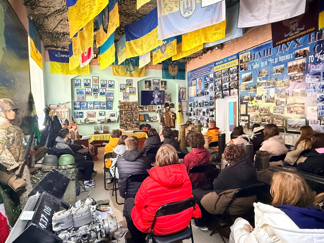 Новини Старокостянтинівщини. Фотовиставка, викрадене авто, перфоманс, ярмарок, зустрічі та перемоги