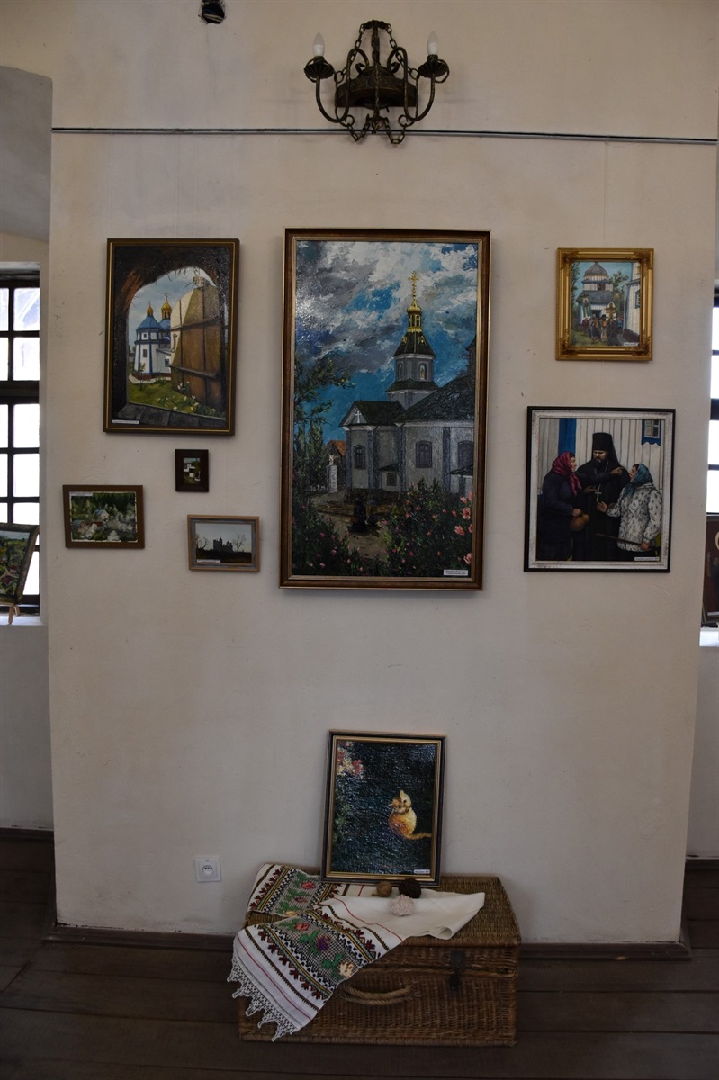 У замку князів Острозьких відкрили виставку картин ігумена Лаврентія