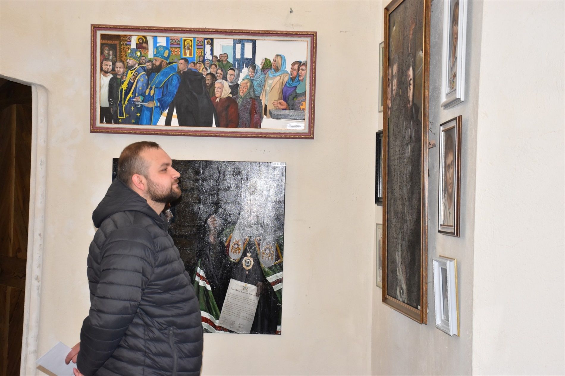У замку князів Острозьких відкрили виставку картин ігумена Лаврентія