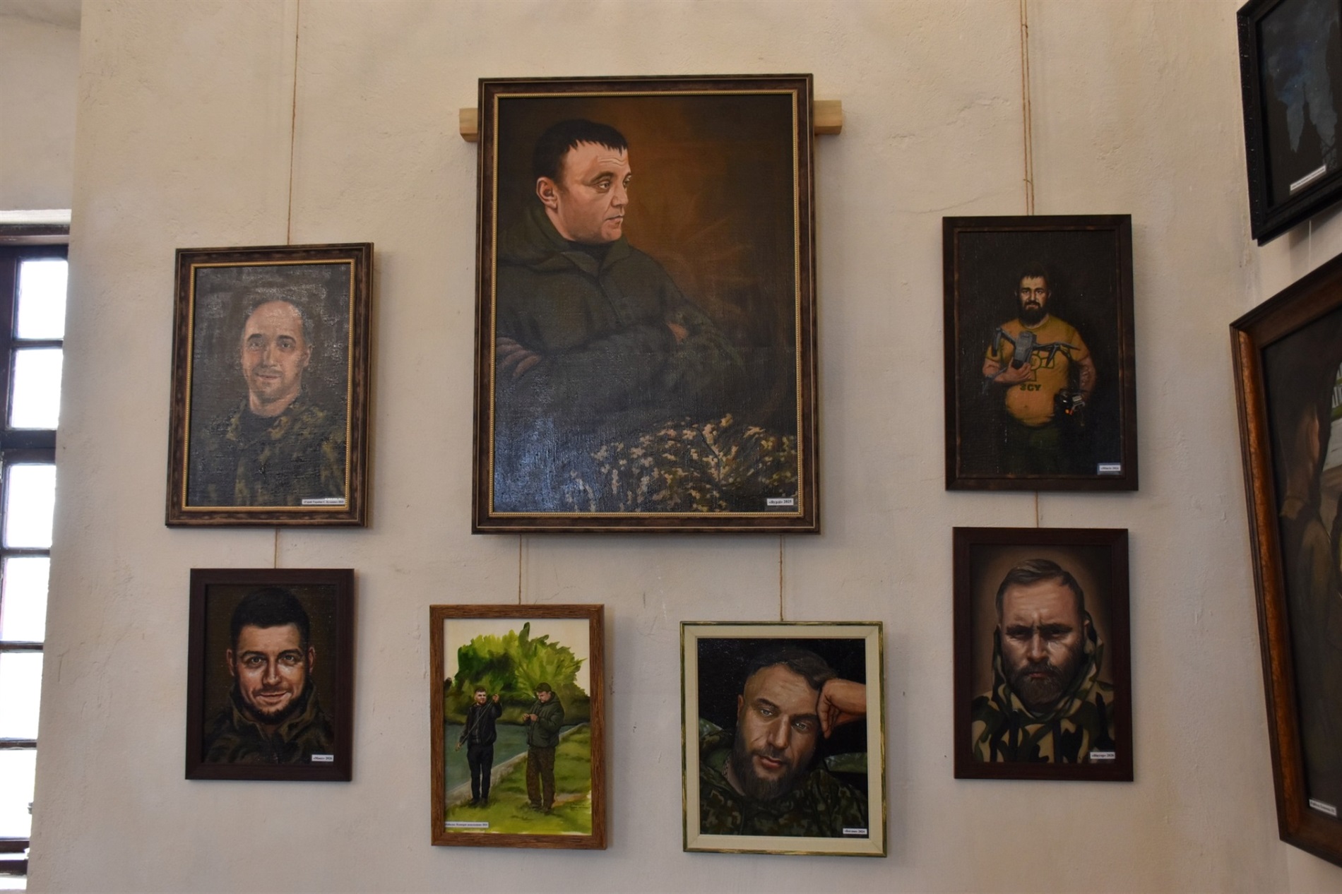 У замку князів Острозьких відкрили виставку картин ігумена Лаврентія