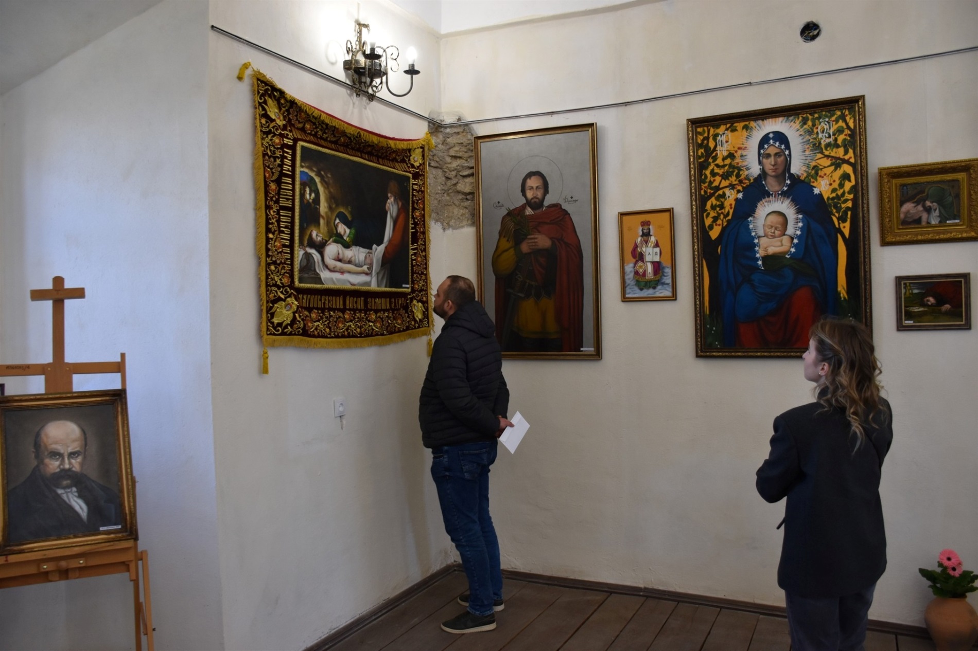 У замку князів Острозьких відкрили виставку картин ігумена Лаврентія