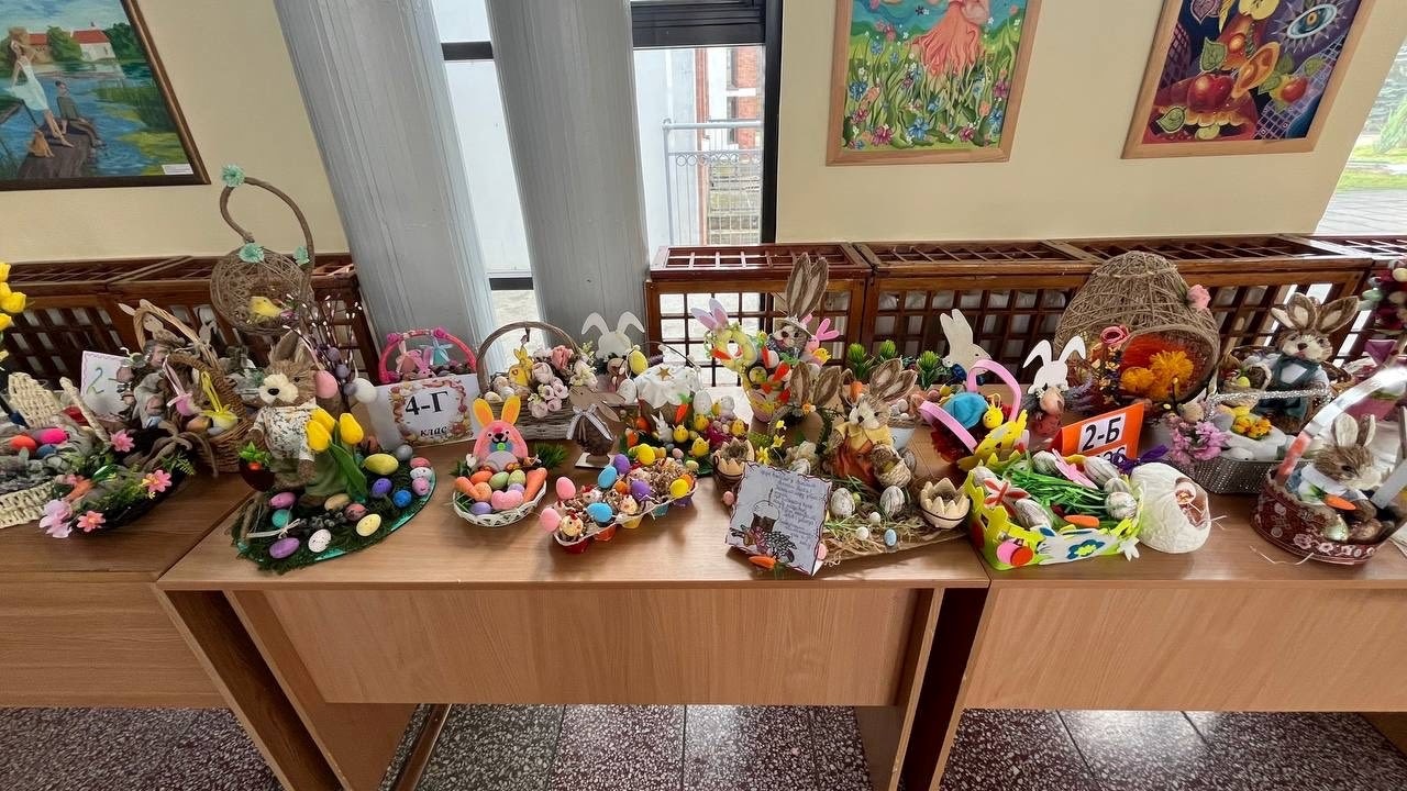 Новини Старокостянтинівщини. Підготовка до Великодня, пам’ять про Героя, спільна праця і медицина