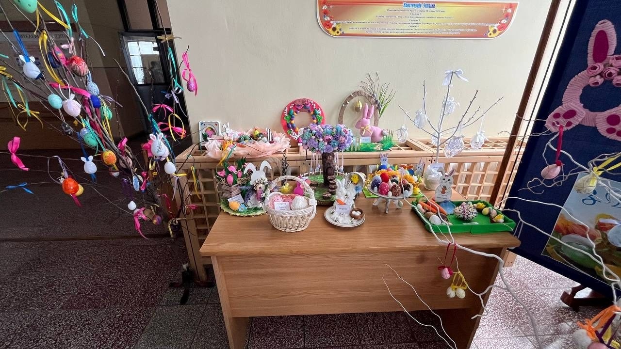 Новини Старокостянтинівщини. Підготовка до Великодня, пам’ять про Героя, спільна праця і медицина