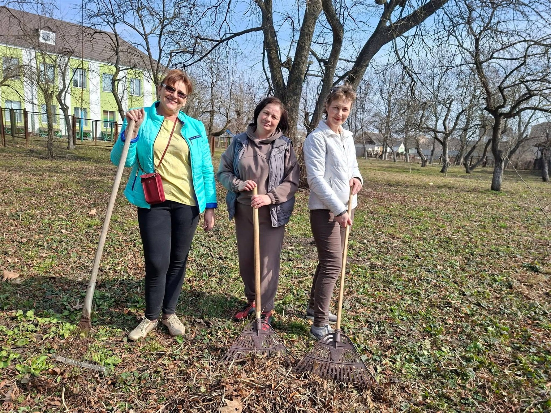 Новини Старокостянтинівщини. Підготовка до Великодня, пам’ять про Героя, спільна праця і медицина