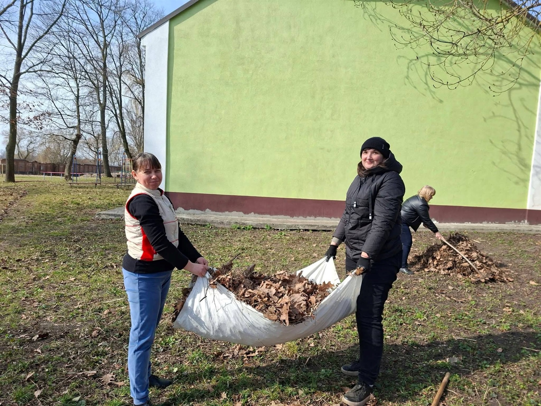Новини Старокостянтинівщини. Підготовка до Великодня, пам’ять про Героя, спільна праця і медицина