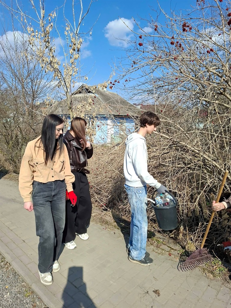 Новини Старокостянтинівщини. Підготовка до Великодня, пам’ять про Героя, спільна праця і медицина
