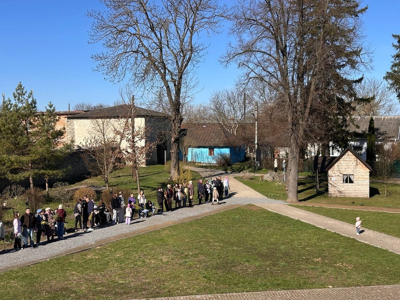 Вербна неділя у Старокостянтинові: віряни з родинами освячували вербу у храмах громади