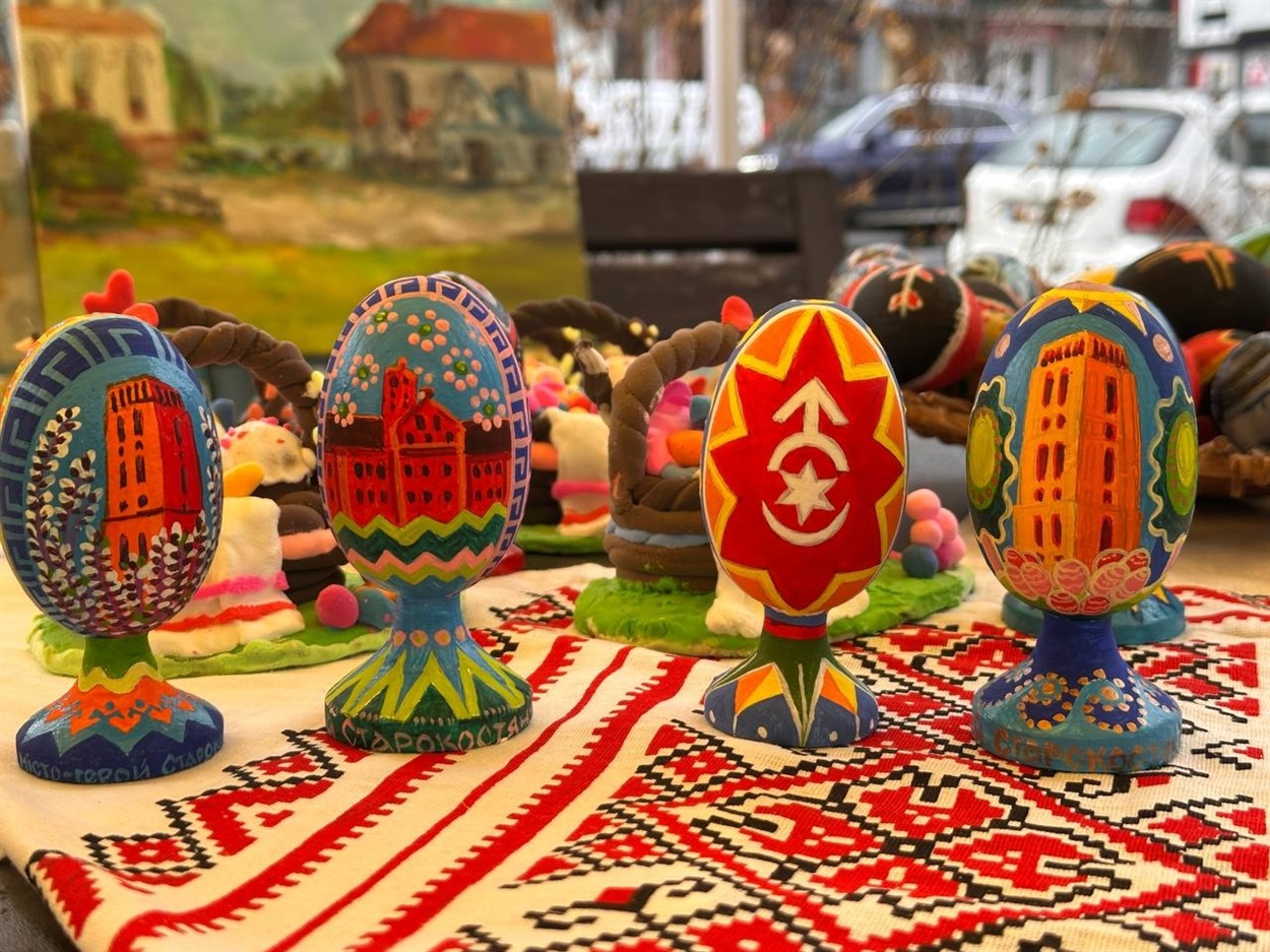 У Старокостянтинові благодійний Великодній ярмарок зібрав понад 28 тисяч гривень на підтримку ЗСУ