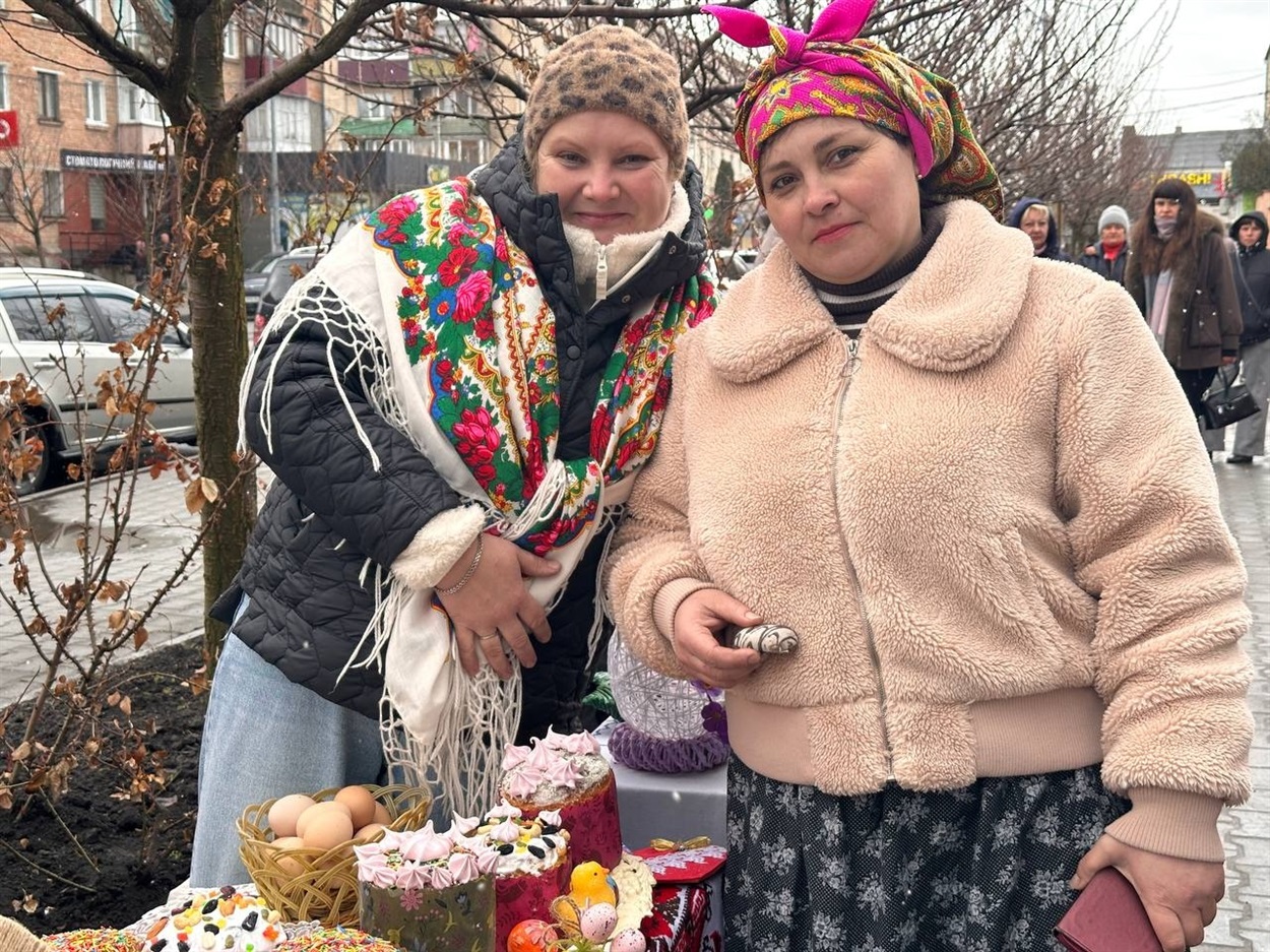 У Старокостянтинові благодійний Великодній ярмарок зібрав понад 28 тисяч гривень на підтримку ЗСУ