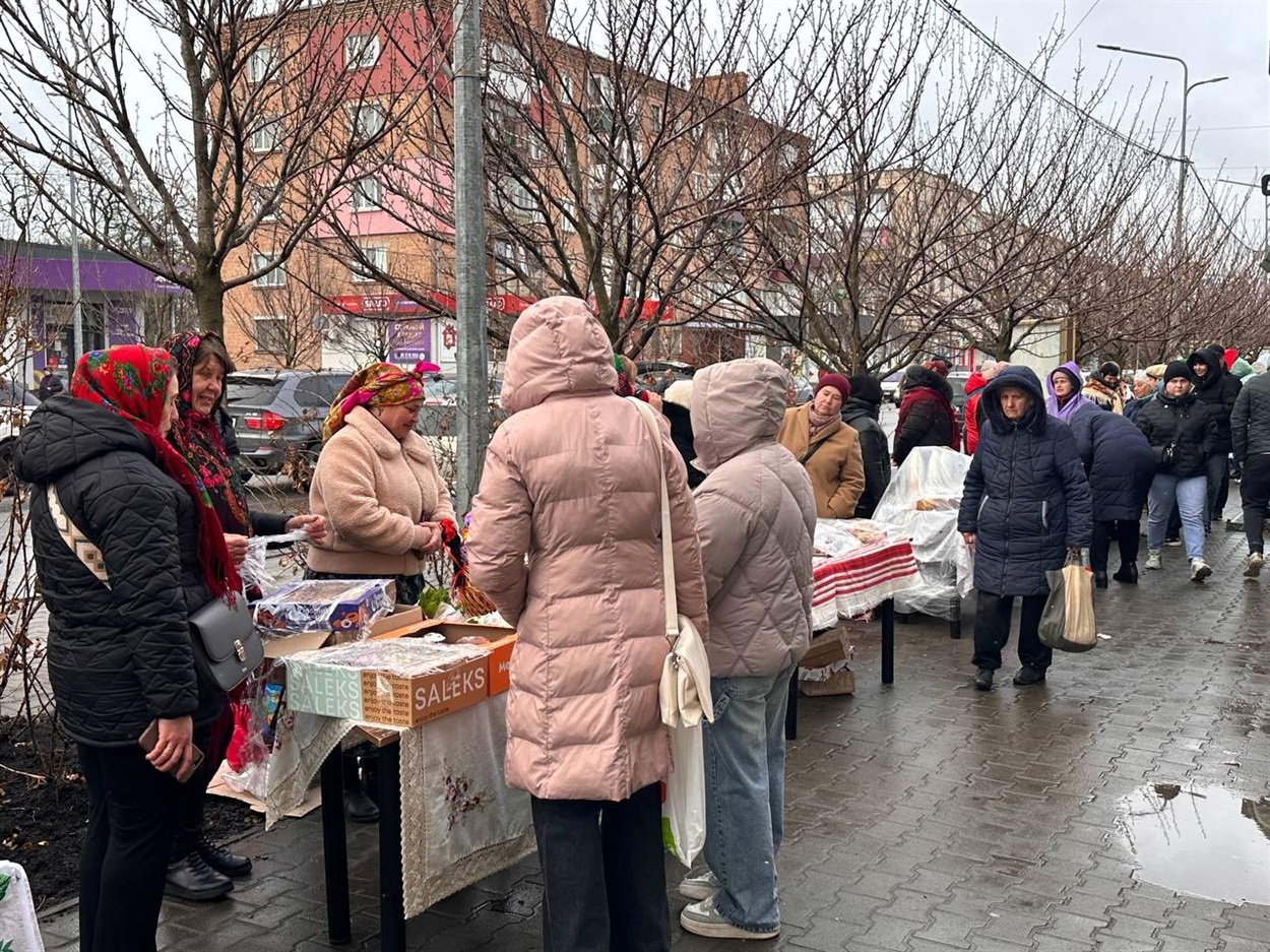 У Старокостянтинові благодійний Великодній ярмарок зібрав понад 28 тисяч гривень на підтримку ЗСУ