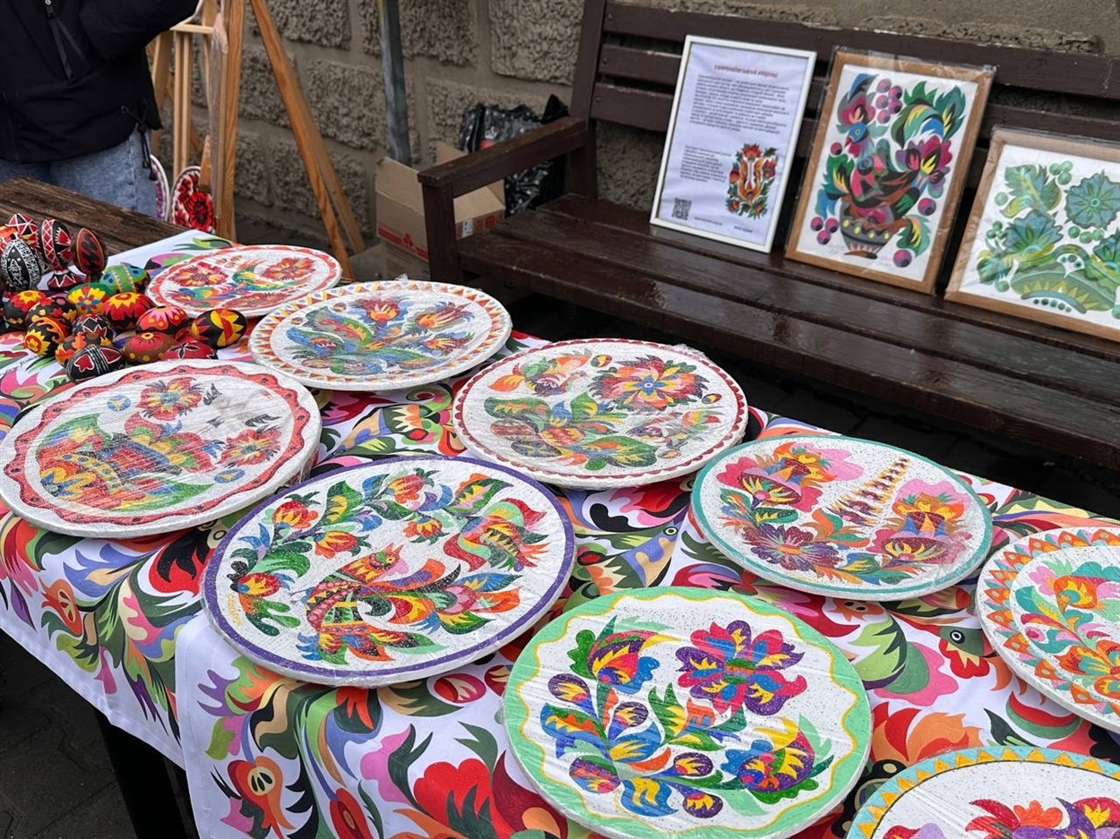 У Старокостянтинові благодійний Великодній ярмарок зібрав понад 28 тисяч гривень на підтримку ЗСУ