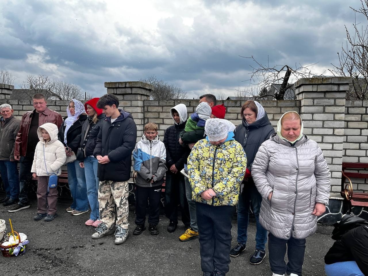 Світлий Великдень у Старокостянтинові: богослужіння, освячення кошиків і родини біля храмів міста