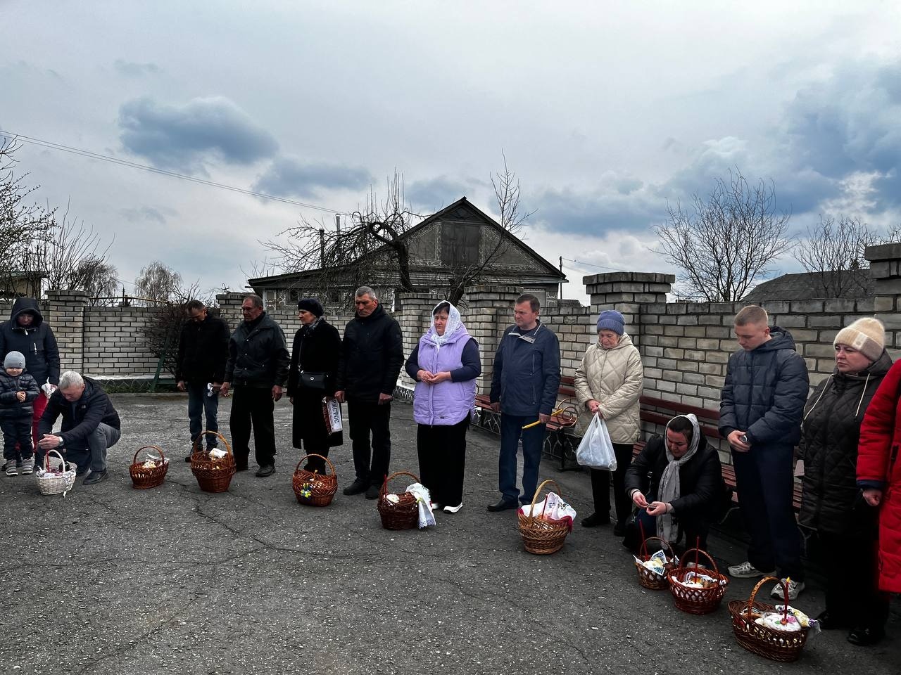 Світлий Великдень у Старокостянтинові: богослужіння, освячення кошиків і родини біля храмів міста