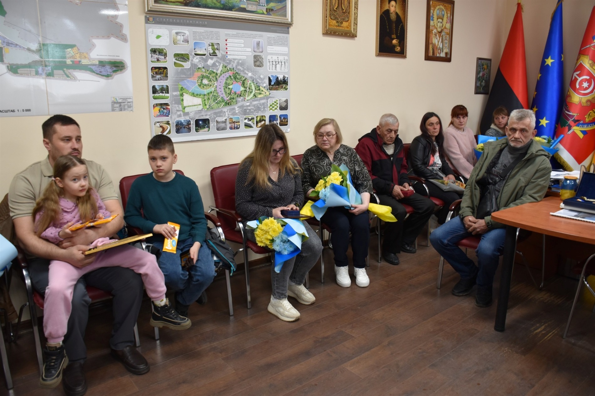 У Старокостянтинівській громаді вручили державні нагороди Захисникам України та їхнім родинам