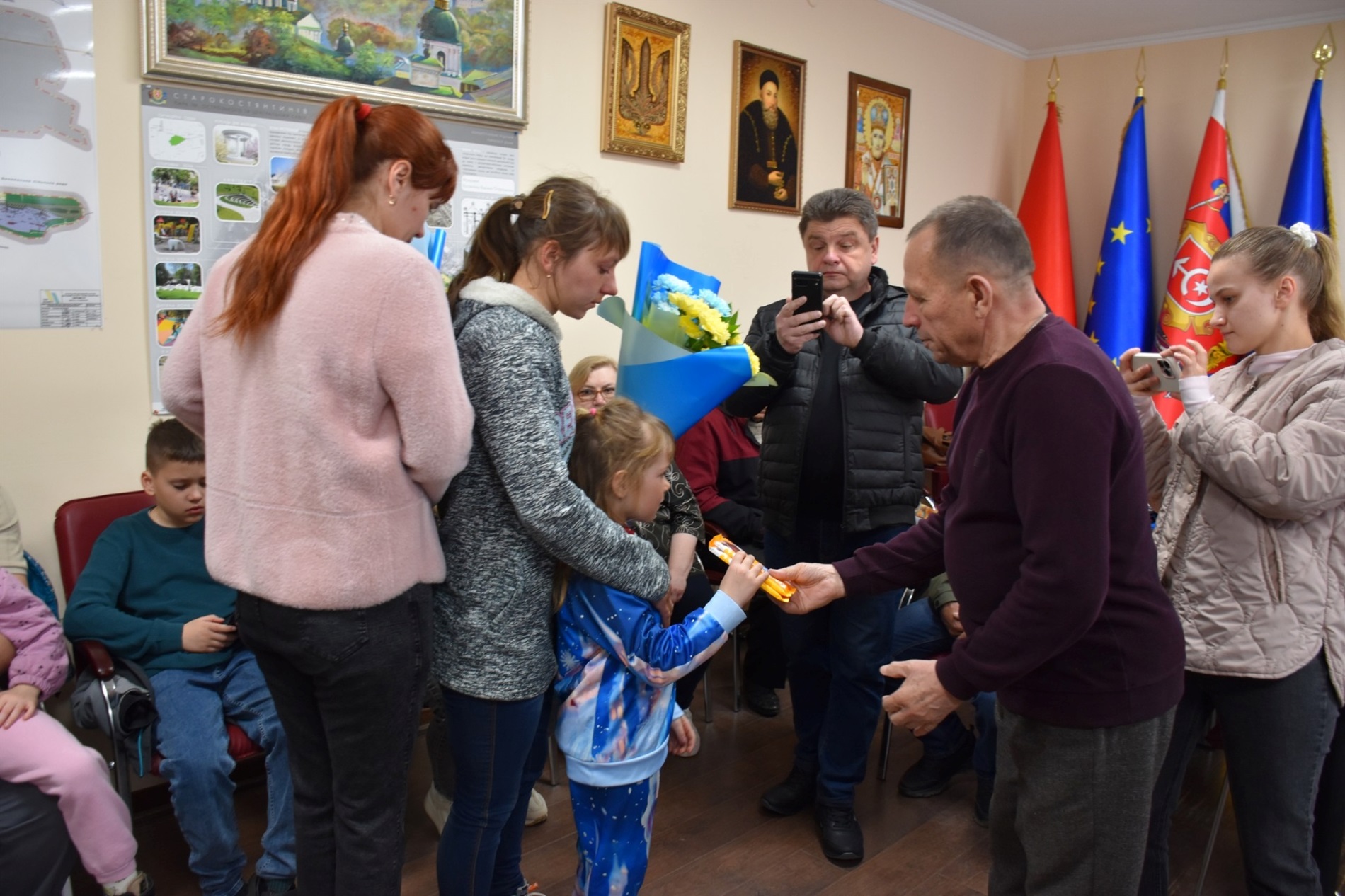 У Старокостянтинівській громаді вручили державні нагороди Захисникам України та їхнім родинам