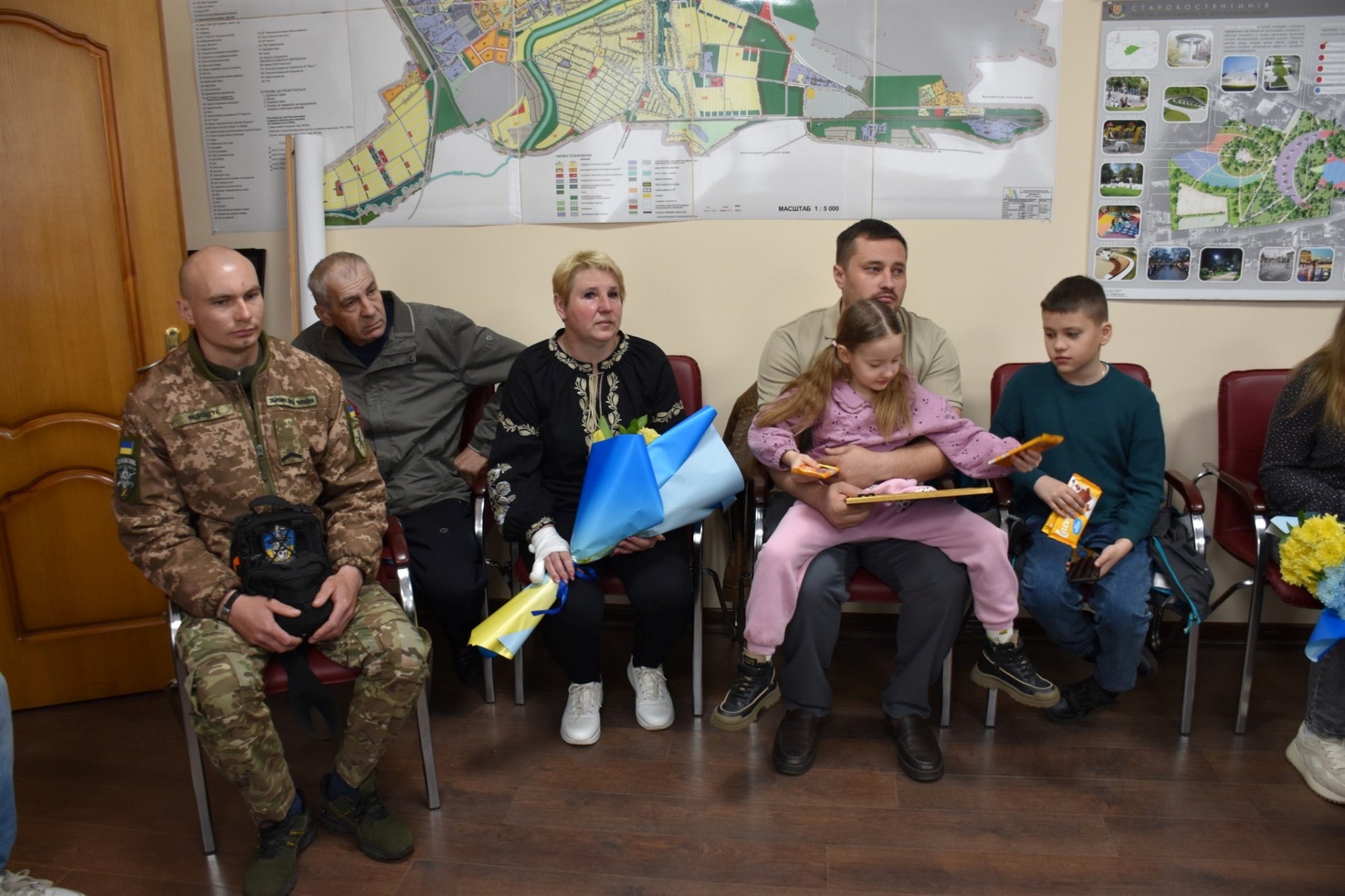 У Старокостянтинівській громаді вручили державні нагороди Захисникам України та їхнім родинам