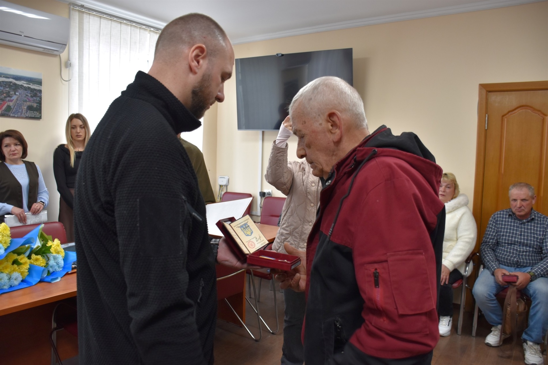 У Старокостянтинівській громаді вручили державні нагороди Захисникам України та їхнім родинам