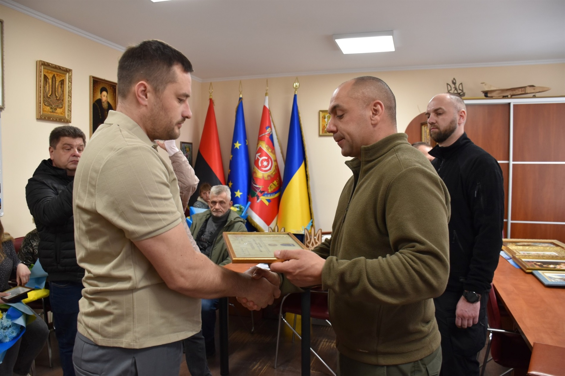 У Старокостянтинівській громаді вручили державні нагороди Захисникам України та їхнім родинам