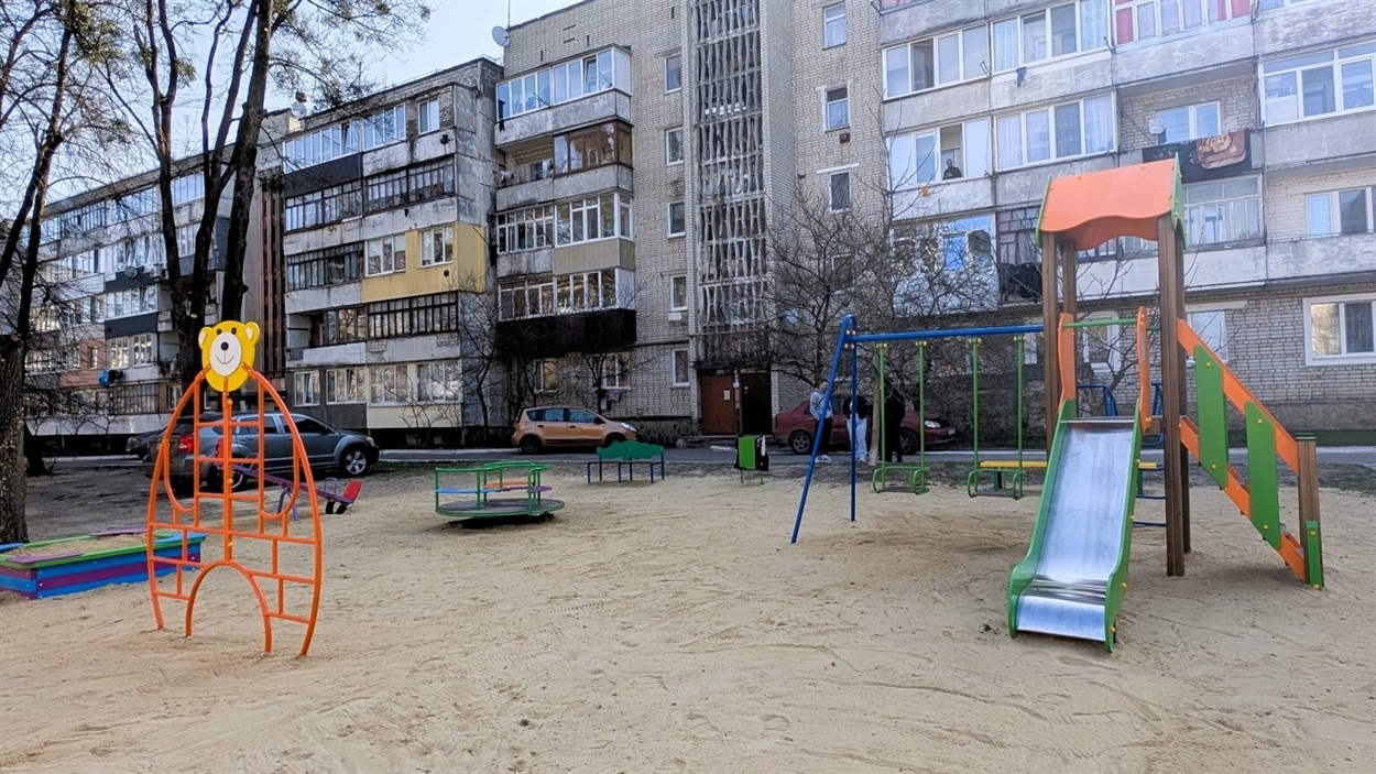 У сусідів: повернення з полону, декларації авто, підозрілий пакунок, трагедія і нові ініціативи