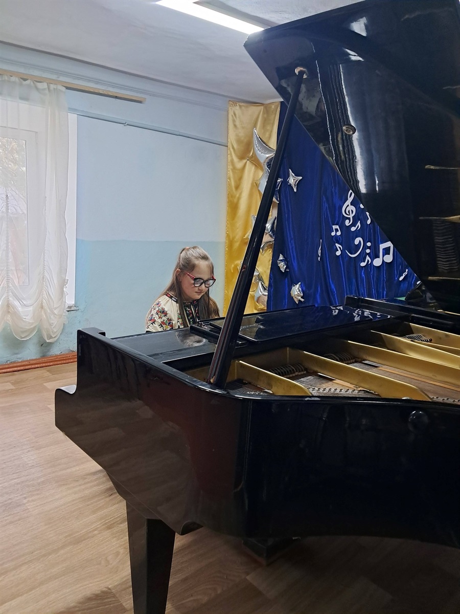 Від дитячих мініатюр до камерної глибини: у Старокостянтинові відбувся концерт фортепіанної музики